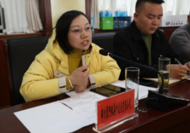 都勻市召開(kāi)電商產(chǎn)業(yè)座談會(huì)，蒙阿妹作交流發(fā)言